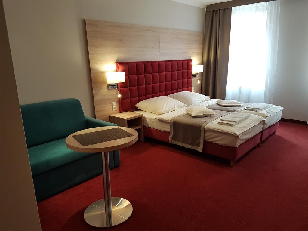 Hotel Texicana Sulechów Dış mekan fotoğraf