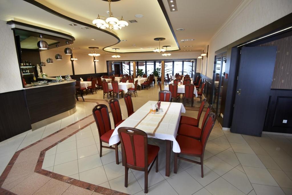 Hotel Texicana Sulechów Dış mekan fotoğraf