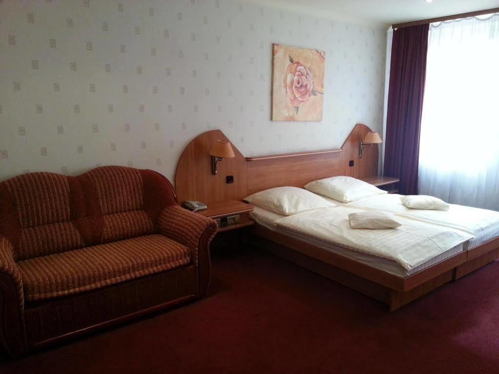 Hotel Texicana Sulechów Dış mekan fotoğraf