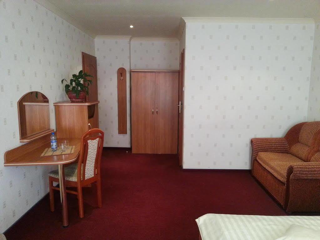 Hotel Texicana Sulechów Dış mekan fotoğraf