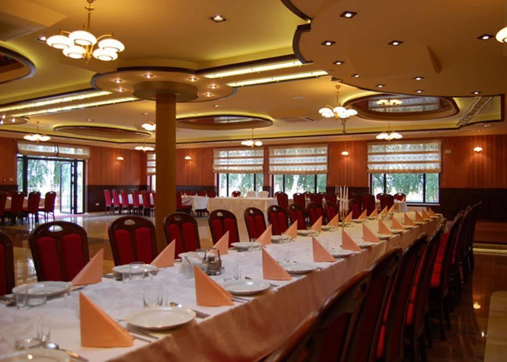 Hotel Texicana Sulechów Dış mekan fotoğraf