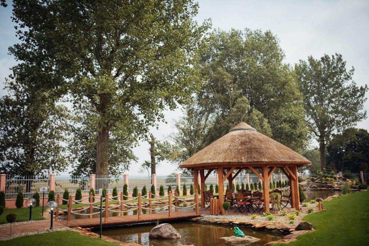 Hotel Texicana Sulechów Dış mekan fotoğraf